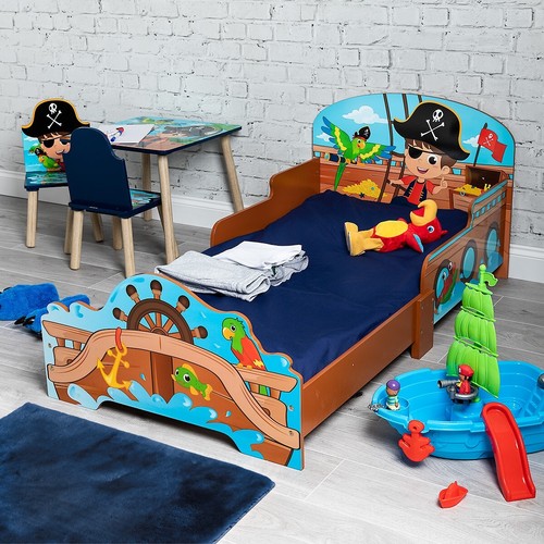 Kids pirate theme wooden - kids,